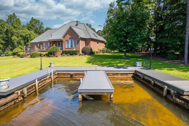 Building Photo - 488 Lakeside Ln