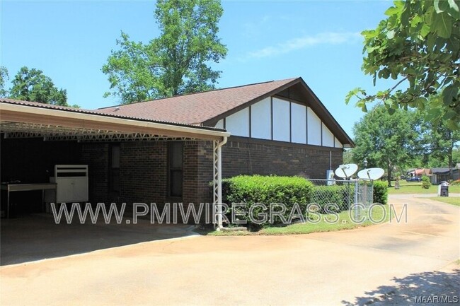 Building Photo - 207 Pondella Dr