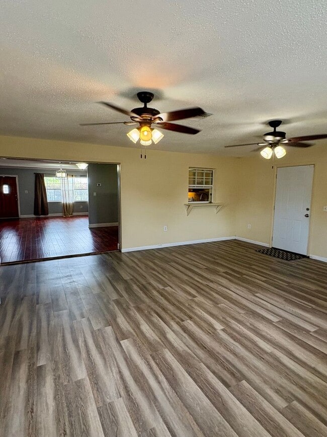 Building Photo - Spacious 3/2 on large lot in Paradise Park (Ft. Pierce) W/ LAWN CARE INCLUDED