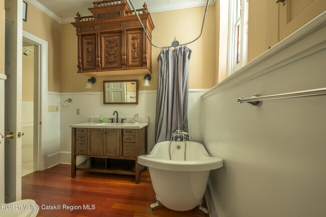 Building Photo - 428 State St