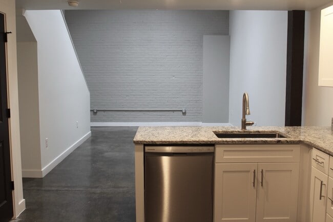 Building Photo - 408 Wellons St