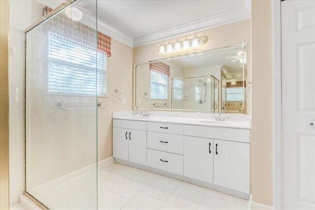 Building Photo - Coastal 3 Bedroom Home Available Now!