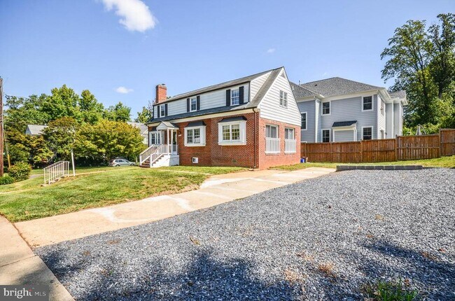 Building Photo - 9107 Lindale Dr