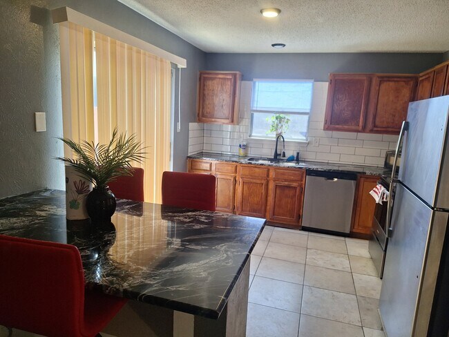 Building Photo - 2123 Chatham Square Ct