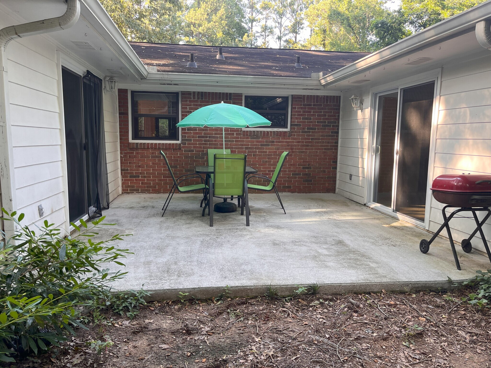 Private patio between den and master bedroom suite - 1405 Southland Vista Ct NE