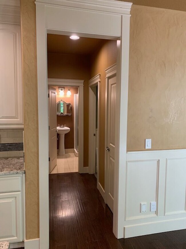 Building Photo - Starpointe Luxury Home with 6 Bedrooms, 4 ...