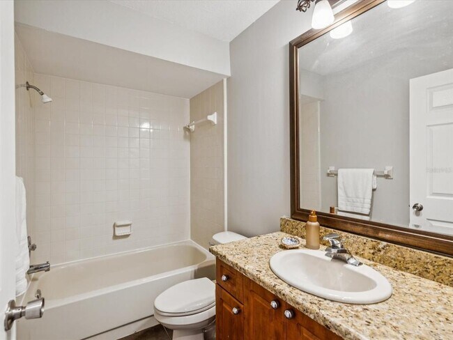 Building Photo - 5265 E Bay Dr