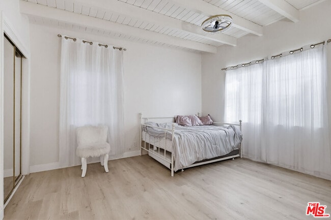 Building Photo - 9209 Paramount Blvd