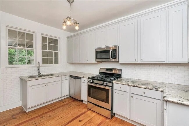 Building Photo - Beautiful 4 bedroom home in Midtown