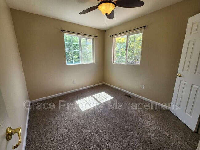 Building Photo - 5157 Paloma St