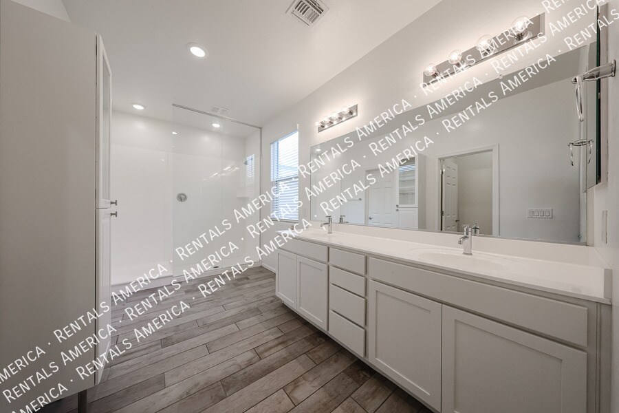 Building Photo - 1857 W 22nd Ave