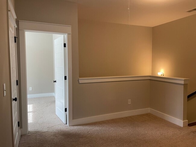 Building Photo - 1460 Valley Trace