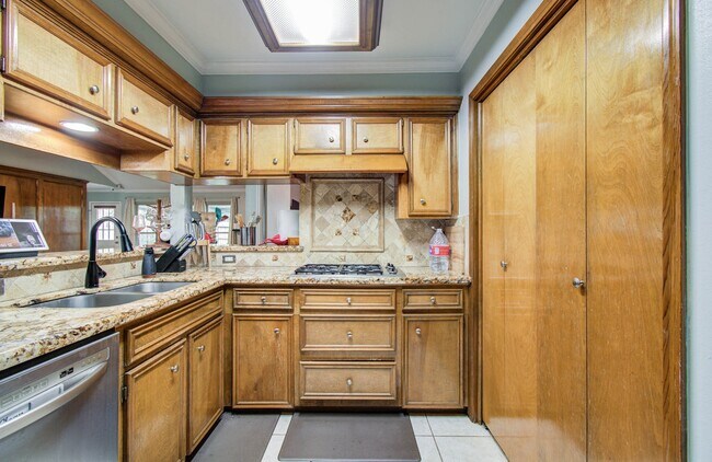 Building Photo - 15035 Felgate Creek Dr