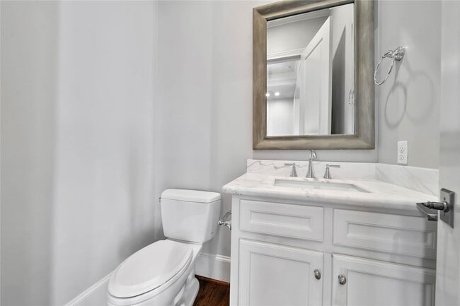 Building Photo - 3002 Mid Ln