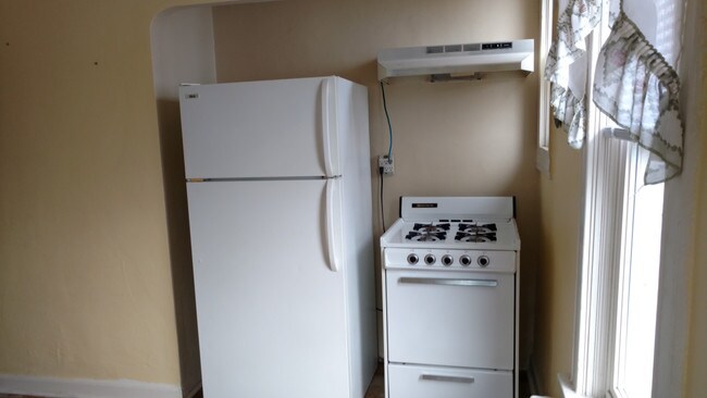 Building Photo - 513 Triplex