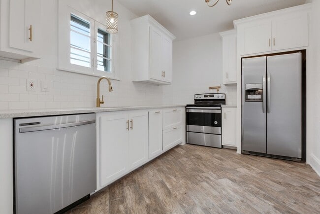 Building Photo - 3 Bedrooms Ready for Rent