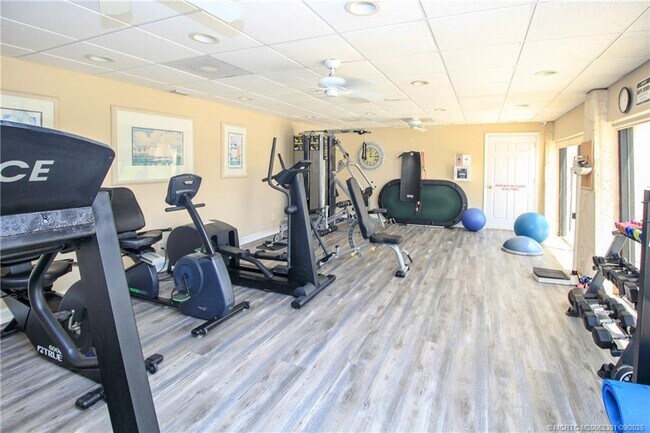 Building Photo - 10680 S Ocean Dr