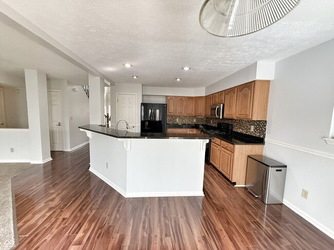 Building Photo - 878 Woodgate Ln