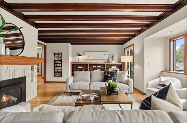 Building Photo - Stunning Portland Home with Open Floor Plan, Gourmet Kitchen, and Spa-Like Bathroom!