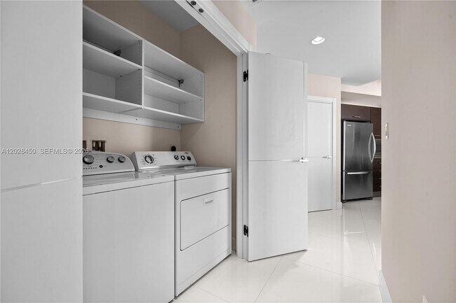 Building Photo - 250 Sunny Isles Blvd