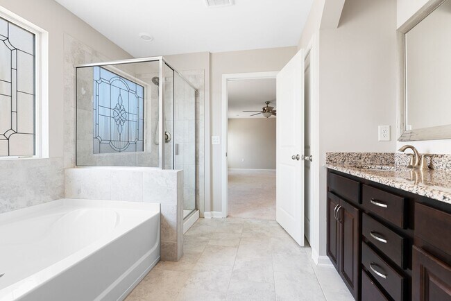 Building Photo - Beautiful 3 bedroom home on a corner lot!