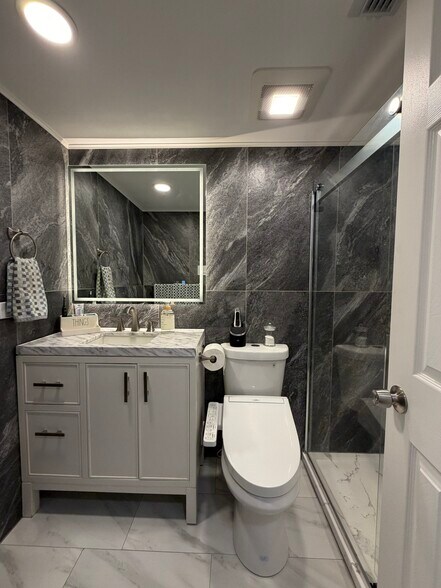Building Photo - 2841 Windsor Dr