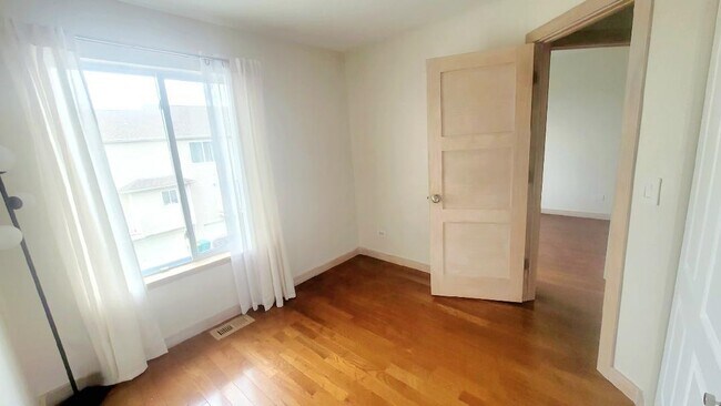 Building Photo - 2625 Canyon Dr