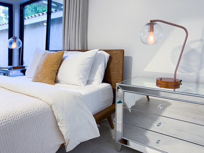 Building Photo - 179 Gran Via