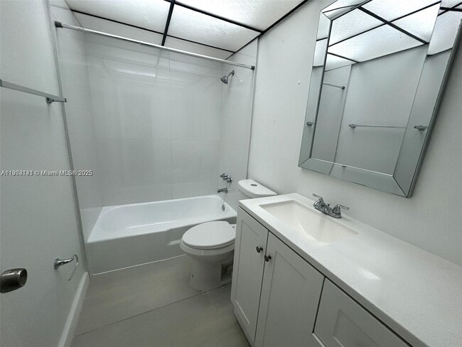 Building Photo - 1225 NE 124th St