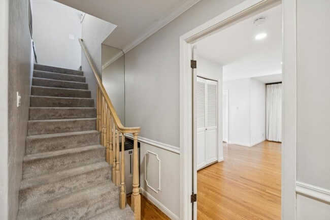 Building Photo - 216 Valparaiso Ave