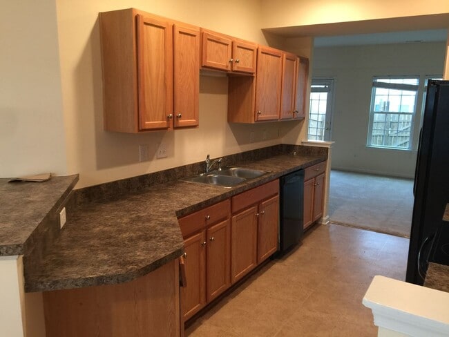 Building Photo - Beautiful Townhouse To Rent in Easter Henrico