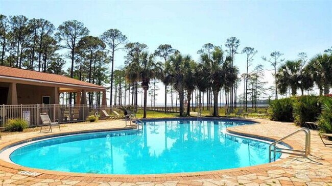 Building Photo - Bright and beautiful home in Windward Cove...