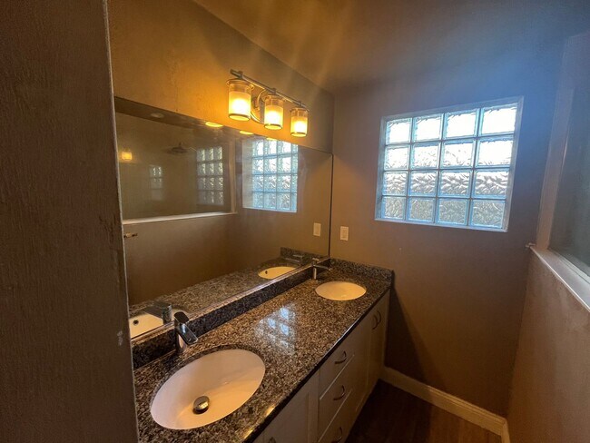 Building Photo - 46 Seaside Dr