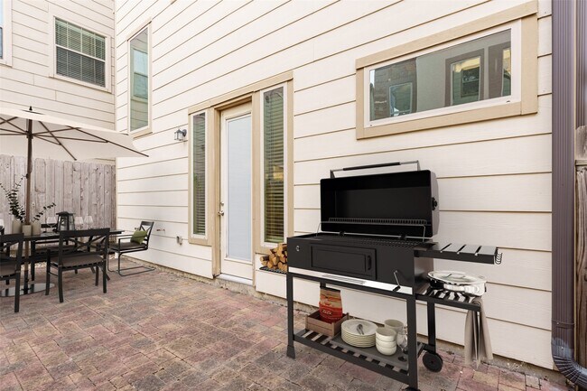Building Photo - 1518 Birdsall St