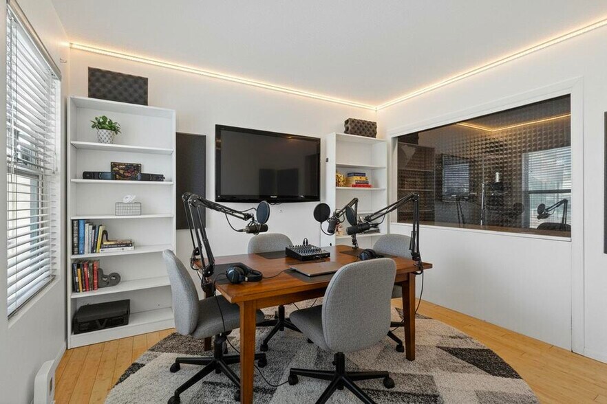 Building Photo - 5528 Overlook Dr NE