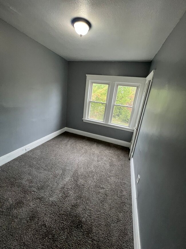 Building Photo - 4 Bedroom Single Family in Cleveland ,Ohio