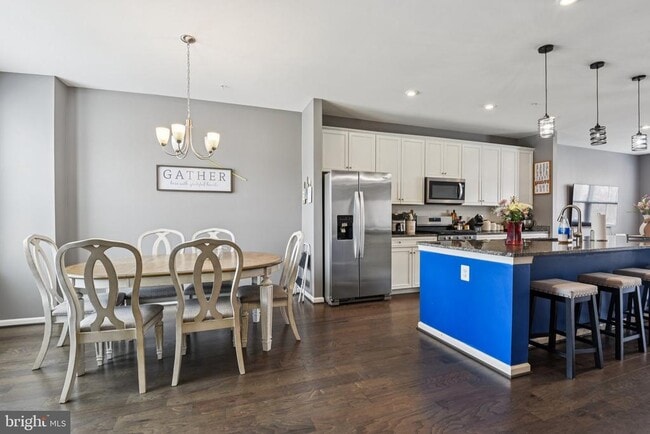 Building Photo - 1306 Hawk Hollow Dr