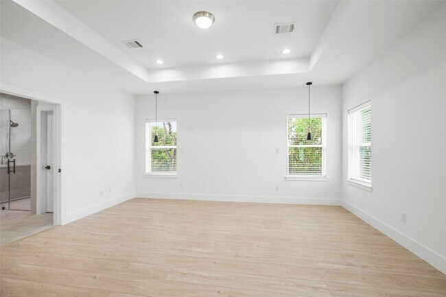 Building Photo - 104 Tolima Dove St