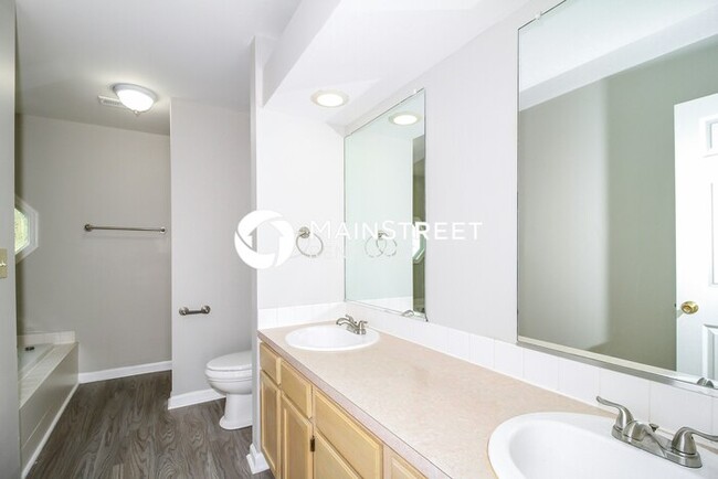 Building Photo - 1712 Carriage Cove Ln