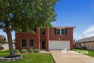 Building Photo - 2705 White Pine Dr
