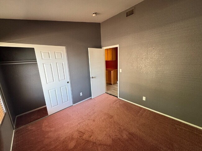 Building Photo - 4615 Split Rock Dr