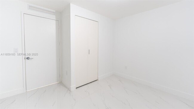 Building Photo - 700 NE 24th St