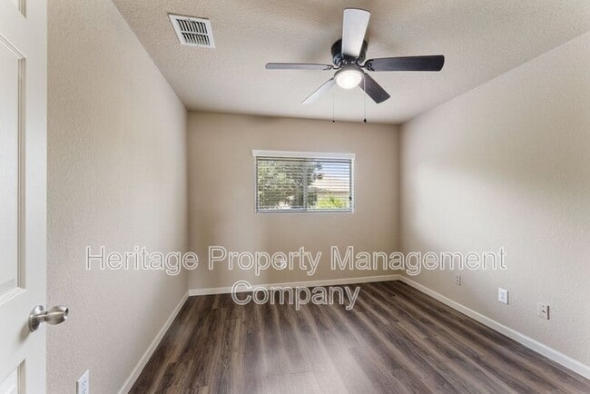 Building Photo - 5819 Providence Oak