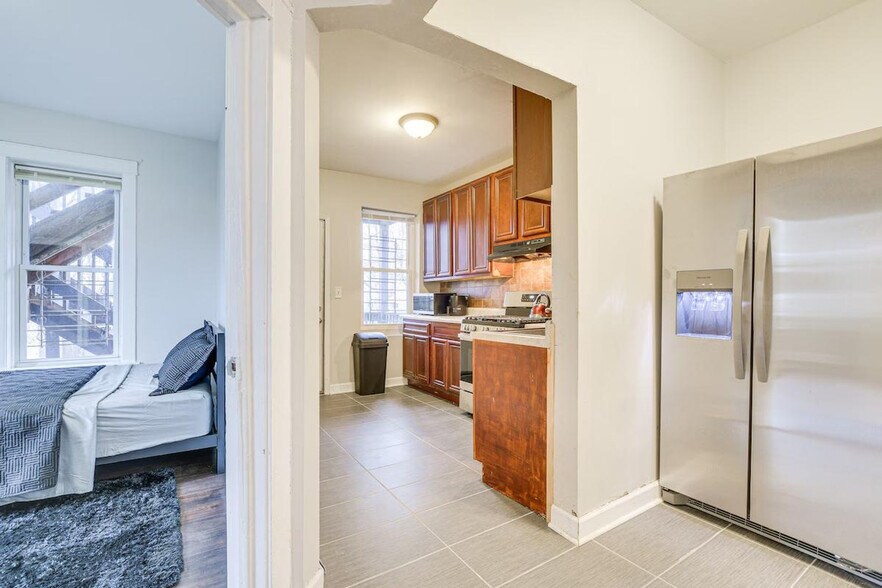 Building Photo - 7442 S Ingleside Ave