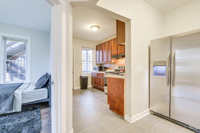 Building Photo - 7440 S Ingleside Ave