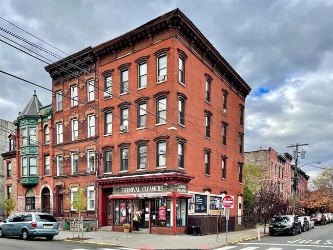 Building Photo - 609 Jersey Ave