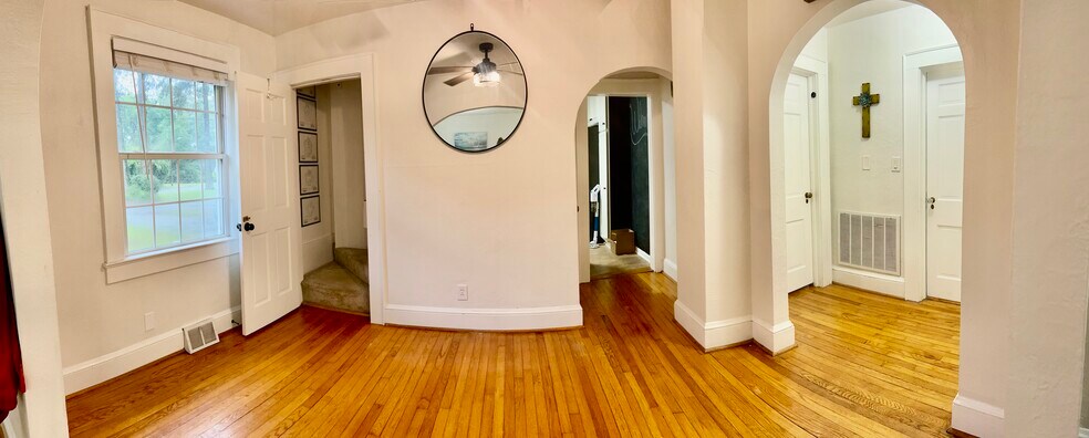 Building Photo - 8578 Circle Dr