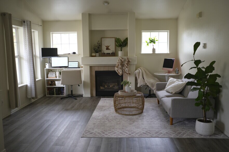 Living Room - 1787 Kennedy Pl