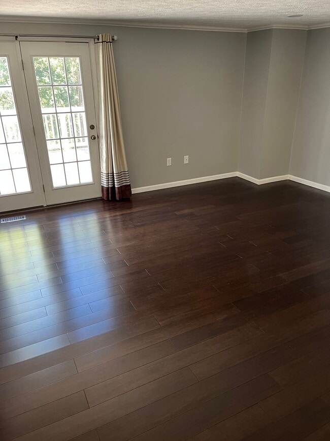 Building Photo - Beautiful 2 Bedrooms 2.5 Bathroom luxury 3...