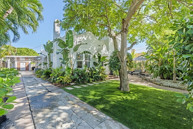 Building Photo - 715 Kaye St